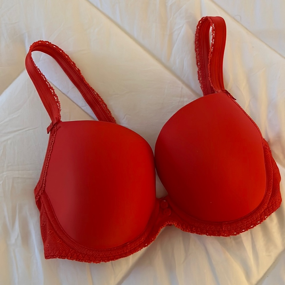 Red Freya Deco Plunge Underwire Bra. Size 32DD.
